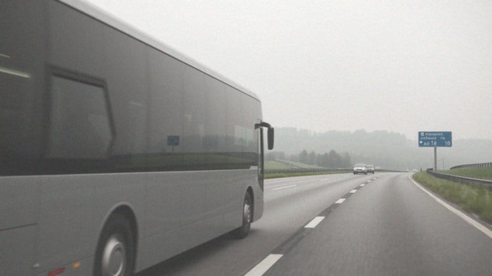 Jaką trasę pokonuje autobus z Luton do Londynu?